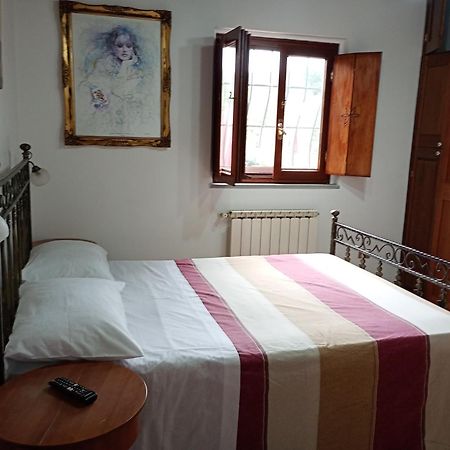 Independent Villa With Private Beach On The Lake Bracciano  Eksteriør bilde