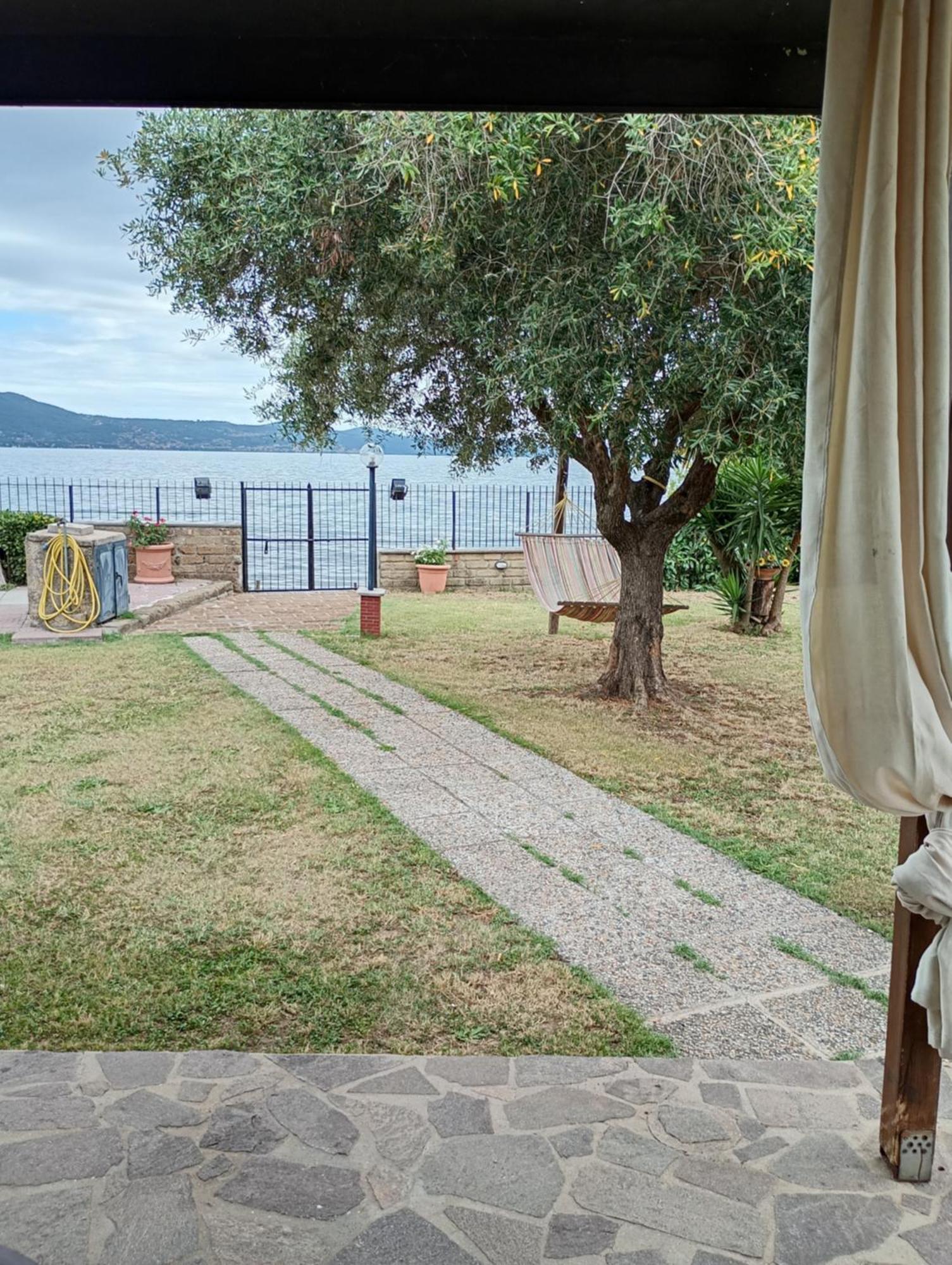 Independent Villa With Private Beach On The Lake Bracciano  Eksteriør bilde